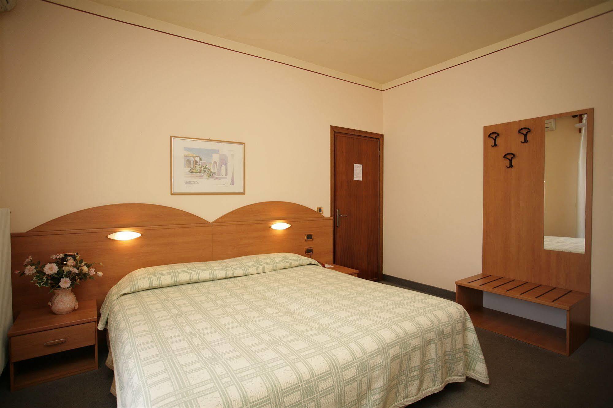Hotel Ezzelino San Zenone Exterior photo